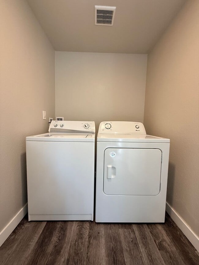 Building Photo - VASU**908