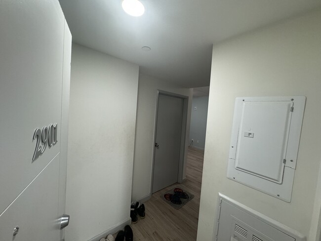Building Photo - 203 Albert St