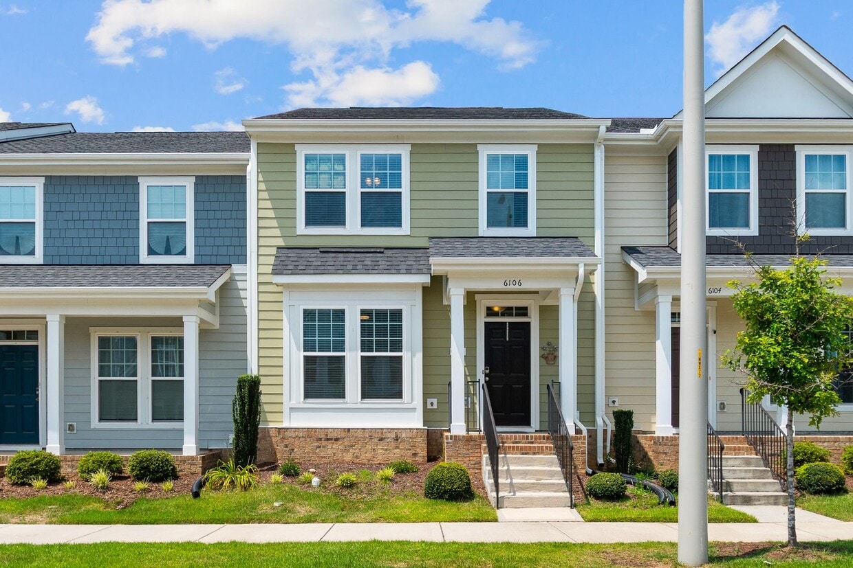 Primary Photo - Stylish 4-Bedroom Townhome with Backyard O...