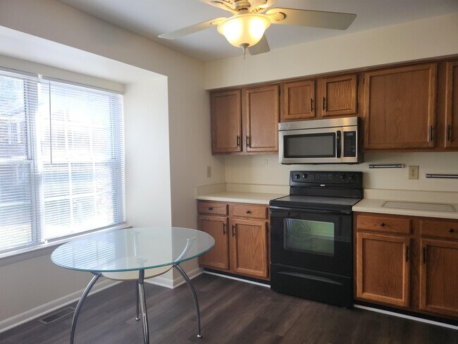 Building Photo - 8212 Londonderry Ct