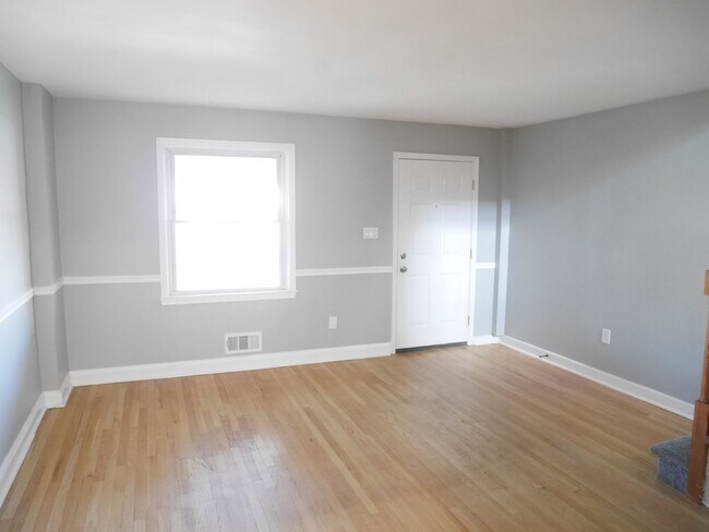 Building Photo - RENT SAVINGS OFFER! Cozy Two Bed/ Two Bath...