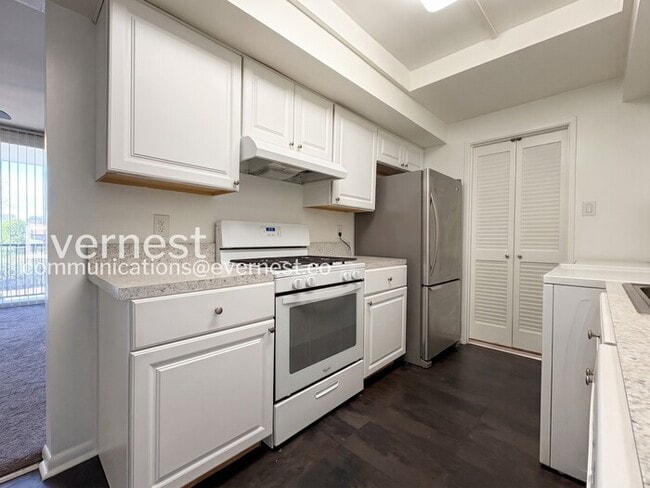 Building Photo - 10202 Prince Pl