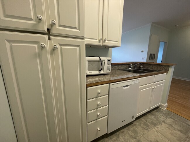 Building Photo - 701 Copperline Dr