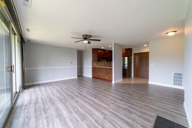 Building Photo - 6020 Oakwood Dr