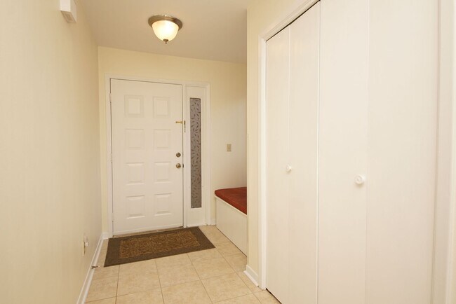 Building Photo - First Floor Condo in Bluewater Bay