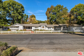 Building Photo - 20625 Dumont St