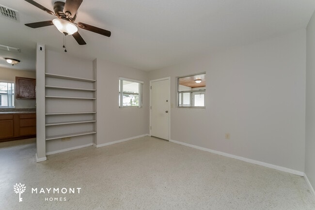 Building Photo - 850 17th Terrace NE