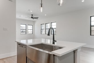 Building Photo - 12016 Royal Oaks Banner Wy