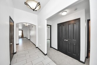 Building Photo - 3827 Dogwood Tr