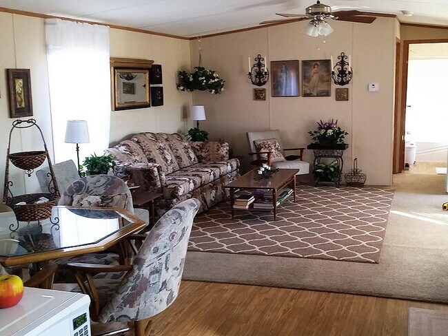 Foto del edificio - 124 Partridge Ln
