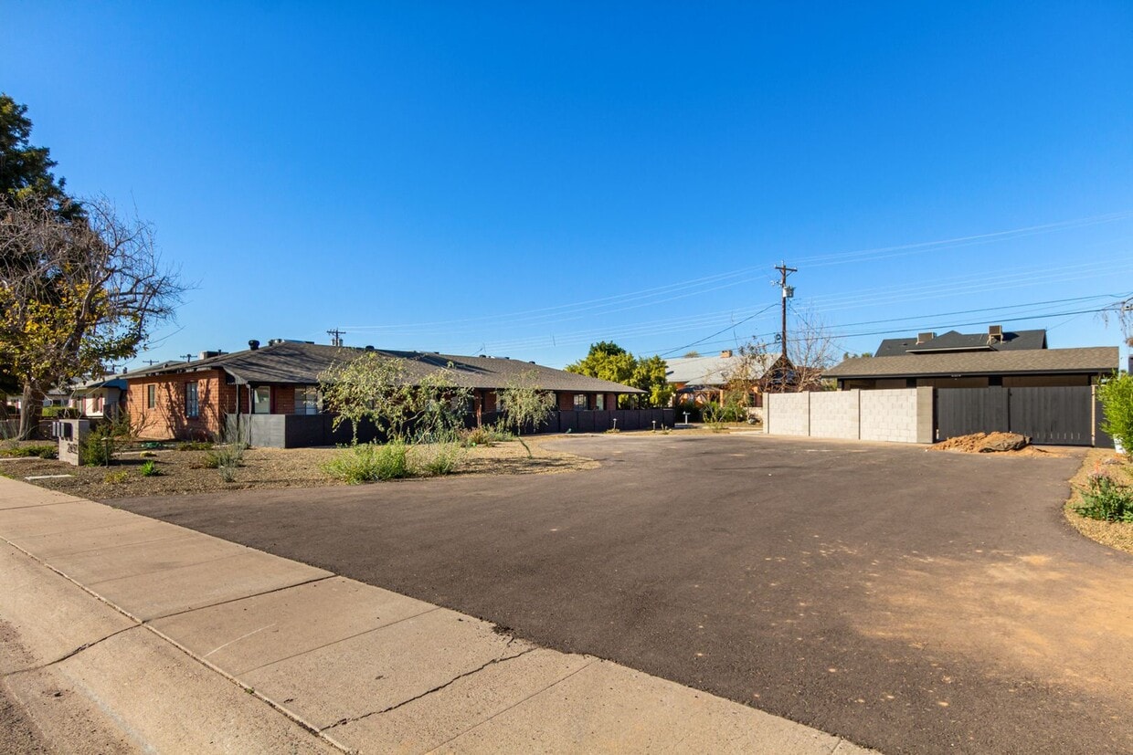 Photo - 2452 E. Amelia Ave.