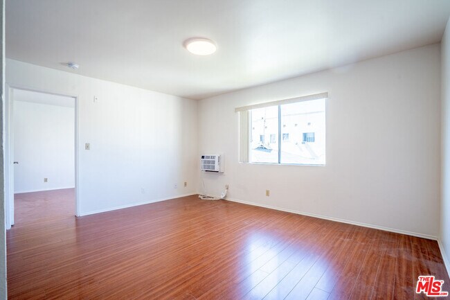Foto del edificio - 820 S St Andrews Pl