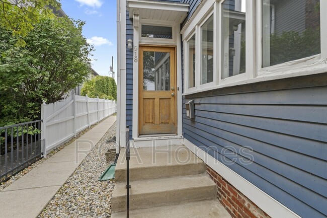 Building Photo - 918 N College Ave