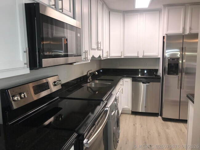 Foto del edificio - 120 N Lakeside Dr