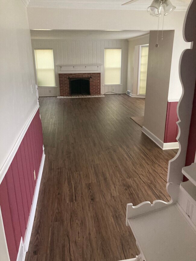 Building Photo - 685 Sloane Ave