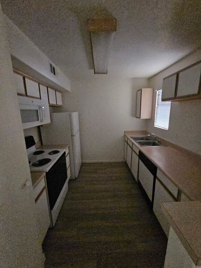 Building Photo - GATED LATIGO CONDO - 1 bed/1 bath!!