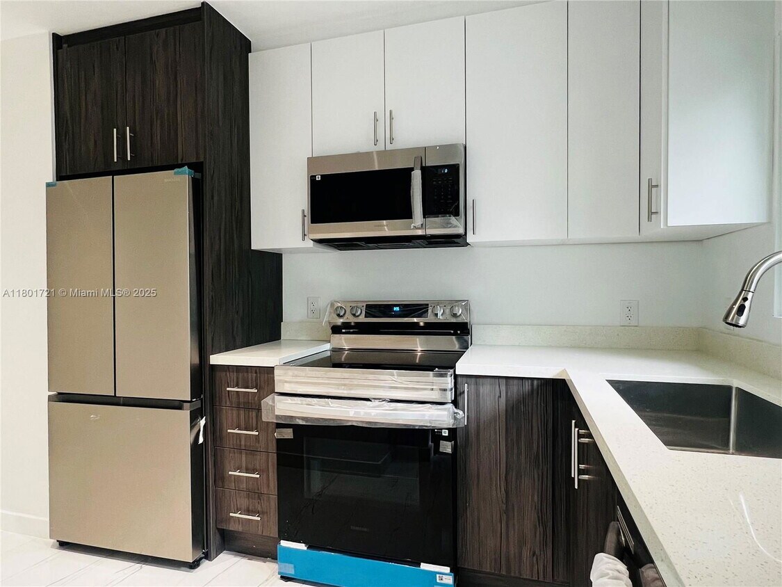 Foto principal - 1155 102nd St