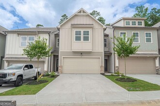 Building Photo - 411 Summit Dr W
