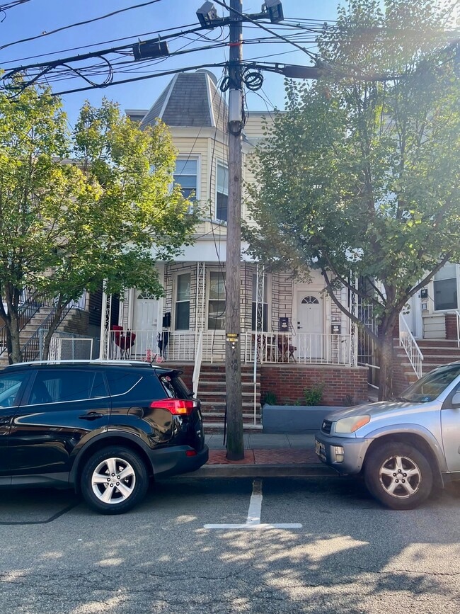Building Photo - 313 16th St