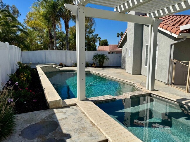 Foto del edificio - 28825 Corte Suerte