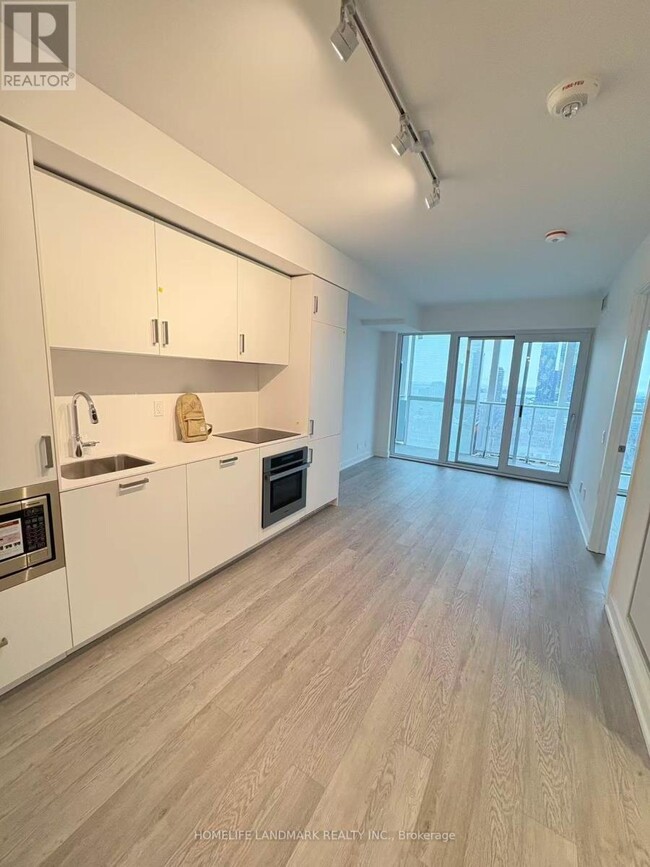 Building Photo - 88 Queen St W