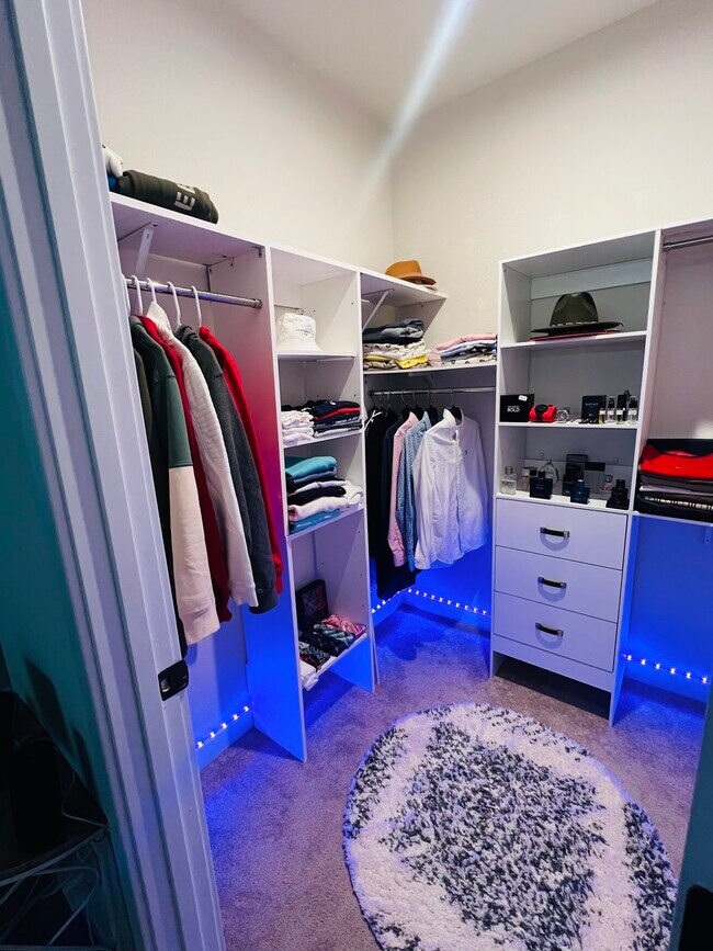 Building Photo - 152 Spring Grove Way