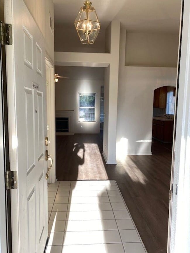 Building Photo - Woodcreek Oaks area 4 bedroom.