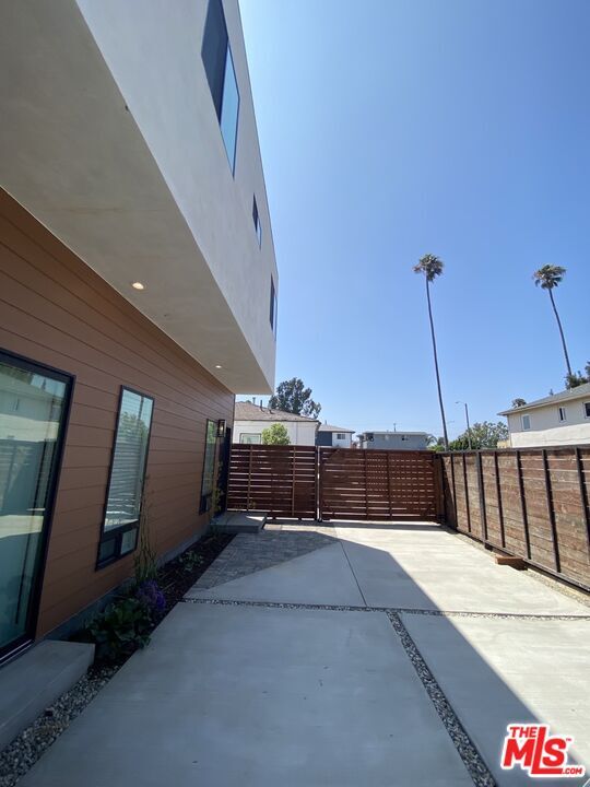 Building Photo - 1526 Cochran Ave
