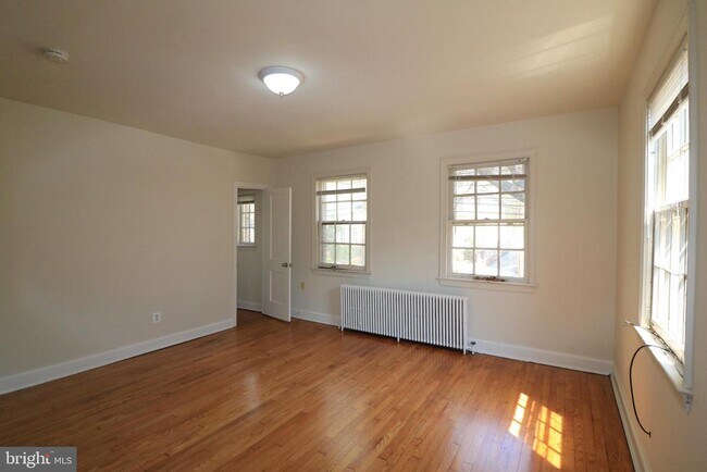 Foto del edificio - 4482 MacArthur Blvd NW