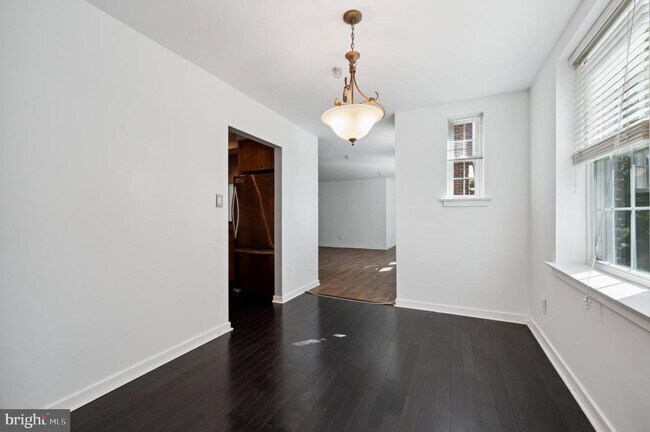 Building Photo - 104 Woodside Rd