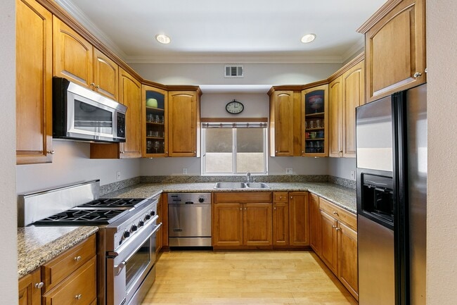 Building Photo - 11840 Dorothy St