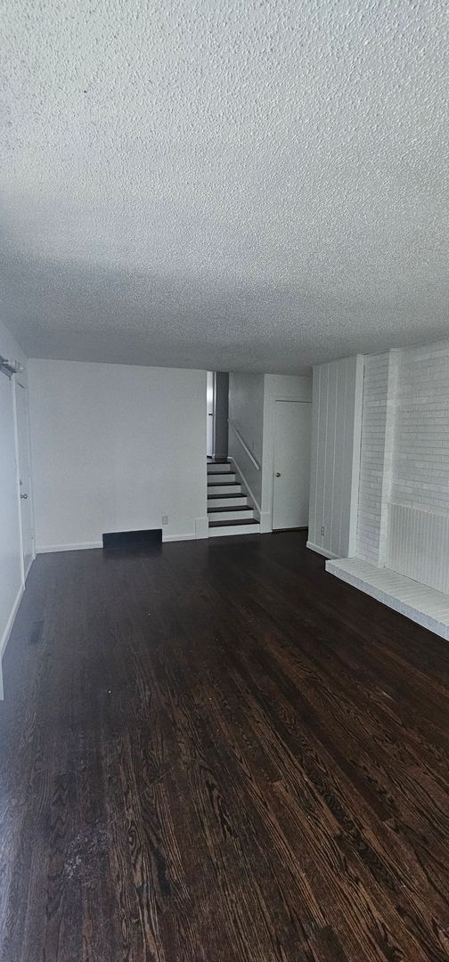 Foto del edificio - Refreshed crisp and clean! Welcome home