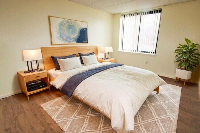 Building Photo - Allston 2-bed/2-bath with Laundry in Unit