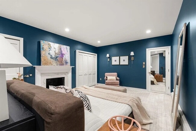 Building Photo - large One bedroom with three sizable closets and full windows facing the private, fenced-in backy...