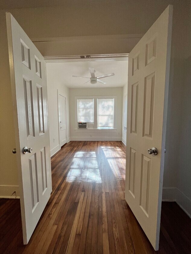 Foto del edificio - 5211 Worth St