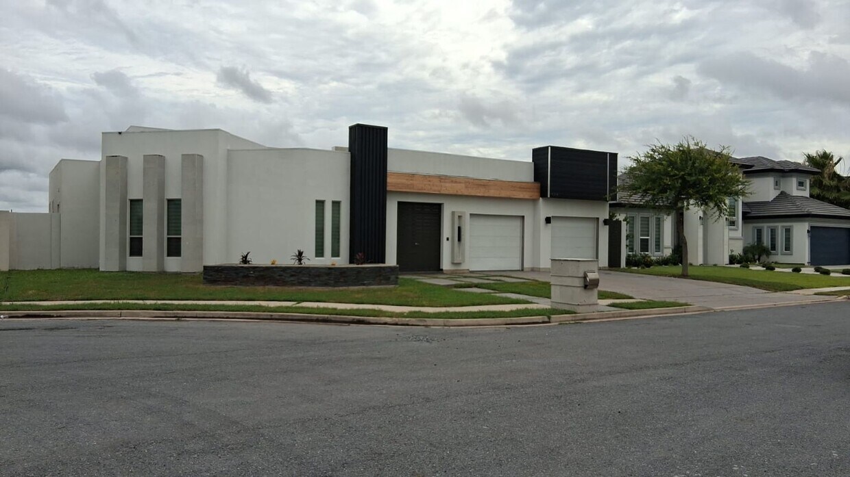 Primary Photo - Modern 3-Bed / 3-Bath Home with Pool!