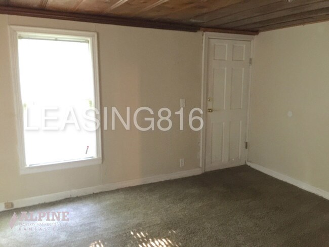 Building Photo - 2931 NE Jewett St