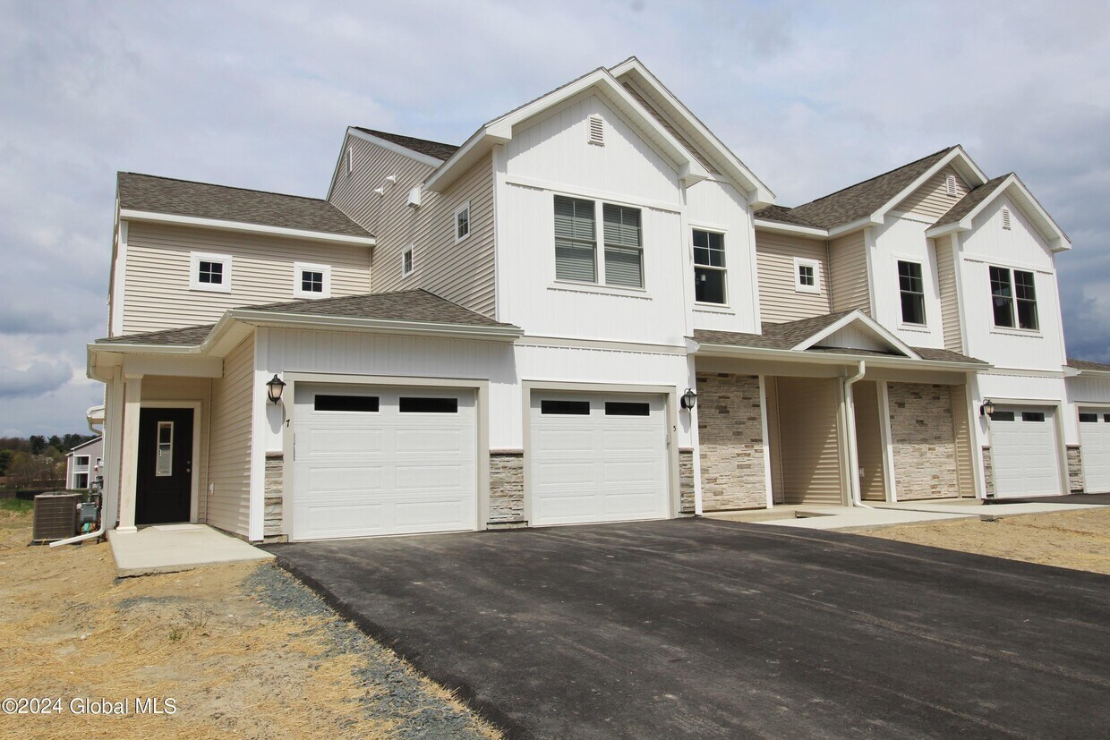 7 Kendra Ct, Colonie, NY 12047 Condo for Rent in Colonie, NY