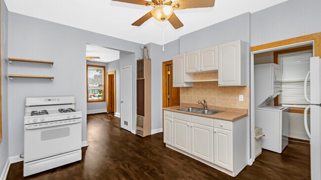 Kitchen - 1472 W Webster Ave