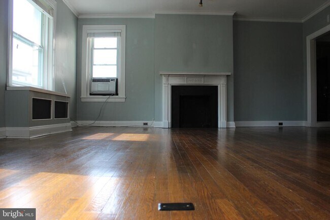 Building Photo - 3405 Greenway