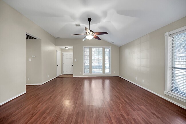 Building Photo - 222 Lazy Ln