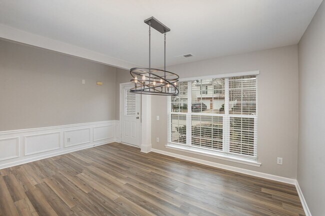 Foto del edificio - Elegant 4-bedroom Ballantyne home located ...