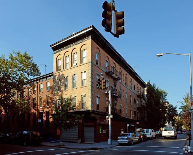 Building Photo - 106 Bond St