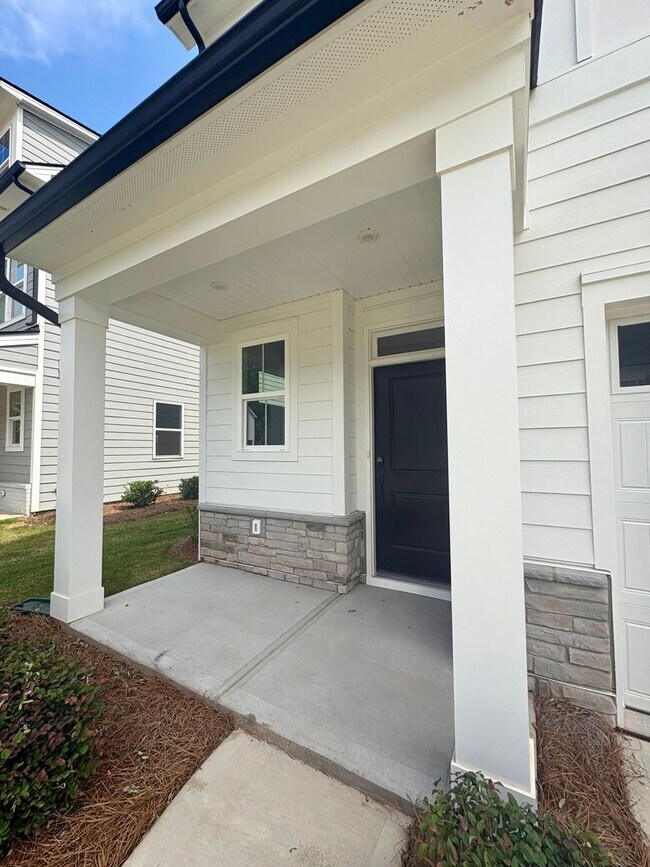 Building Photo - Brand New 3BR/2.5BA Townhouse in Griffith Lakes