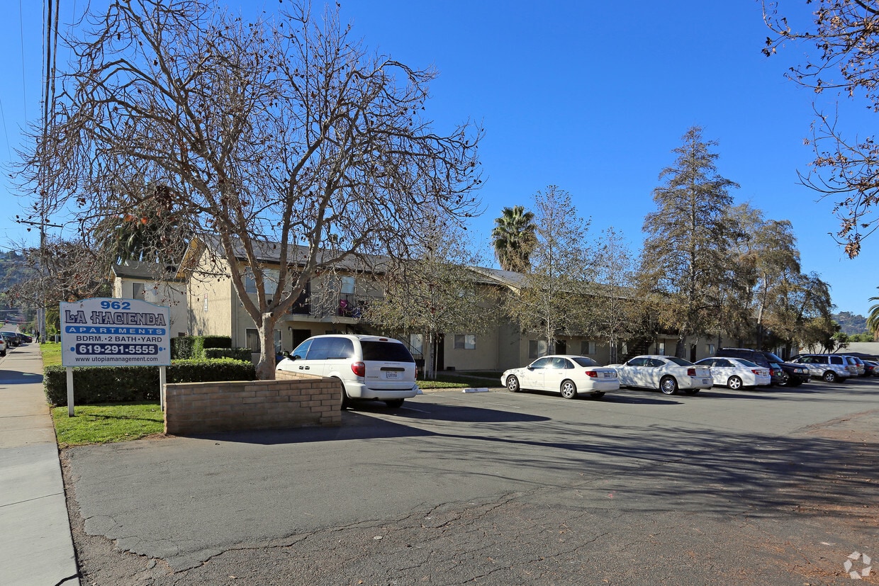 Primary Photo - Spacious Remodeled Apartments With parking...