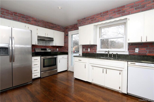 Foto del edificio - 158 Dykeman Rd