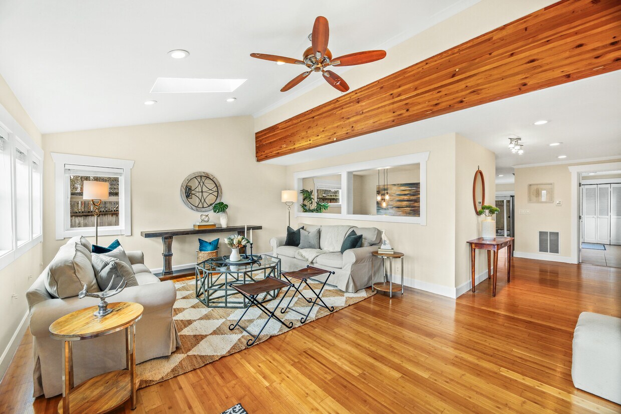 Foto principal - 3712 SW Thistle St