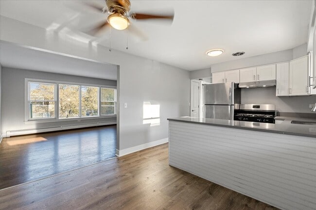 Foto del edificio - 5834 W Montrose Ave