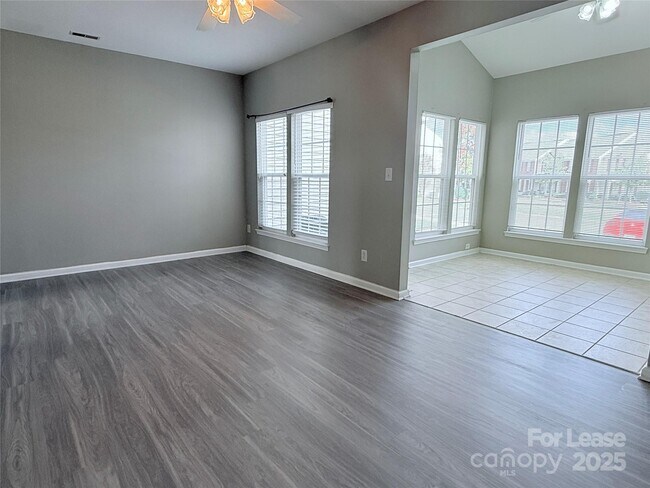 Foto del edificio - 4917 Sunburst Ln