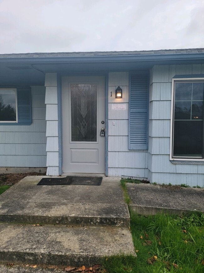 Building Photo - 10617 Westwood Dr SW